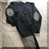 H39. Faircloth 2 piece jogger size small - $16 